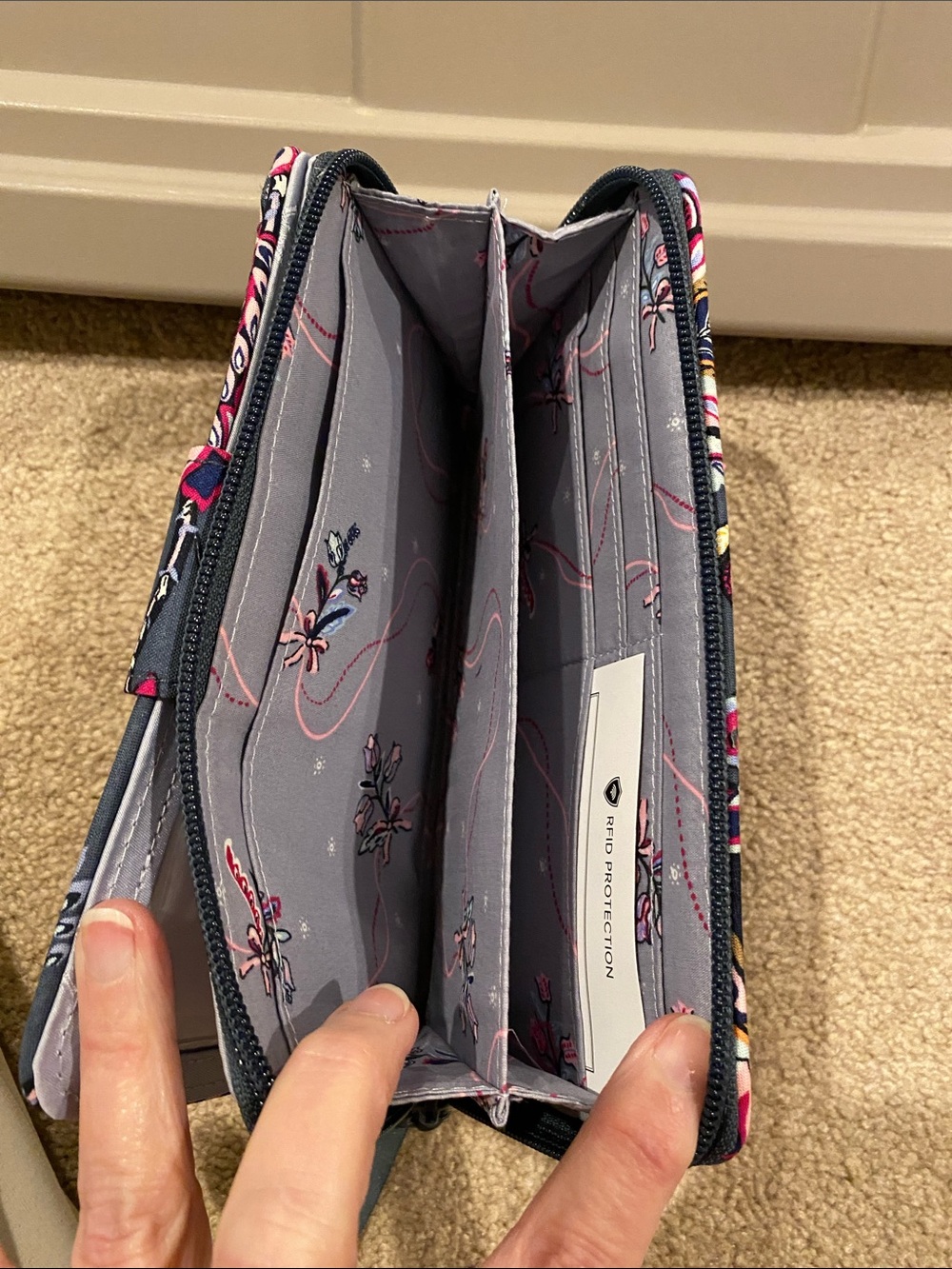 RFID Turnlock Wallet NWT Felicity Paisley - Picture 6 of 9